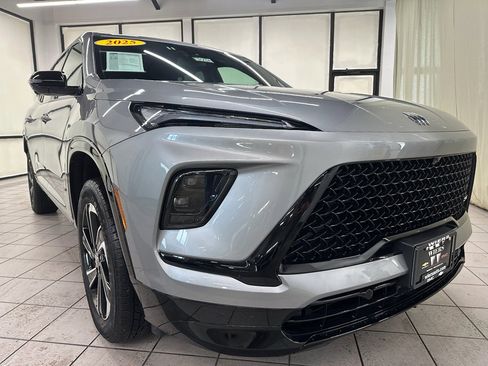 Used 2025 Buick Enclave Sport Touring image 2