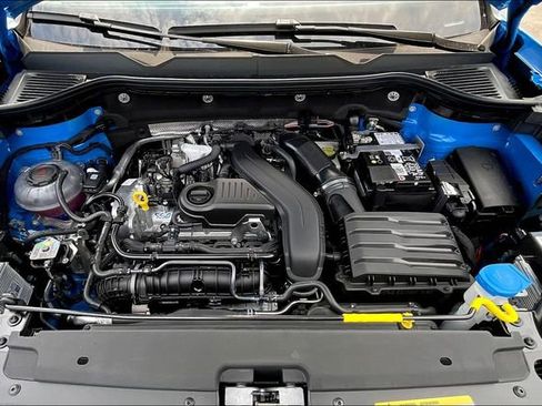 New 2025 Volkswagen Taos SE image 12