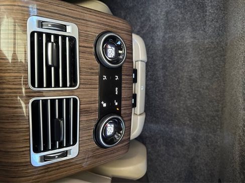 Used 2019 Land Rover Range Rover HSE image 34