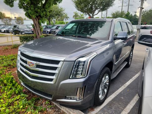 Used 2020 Cadillac Escalade 2WD image 2