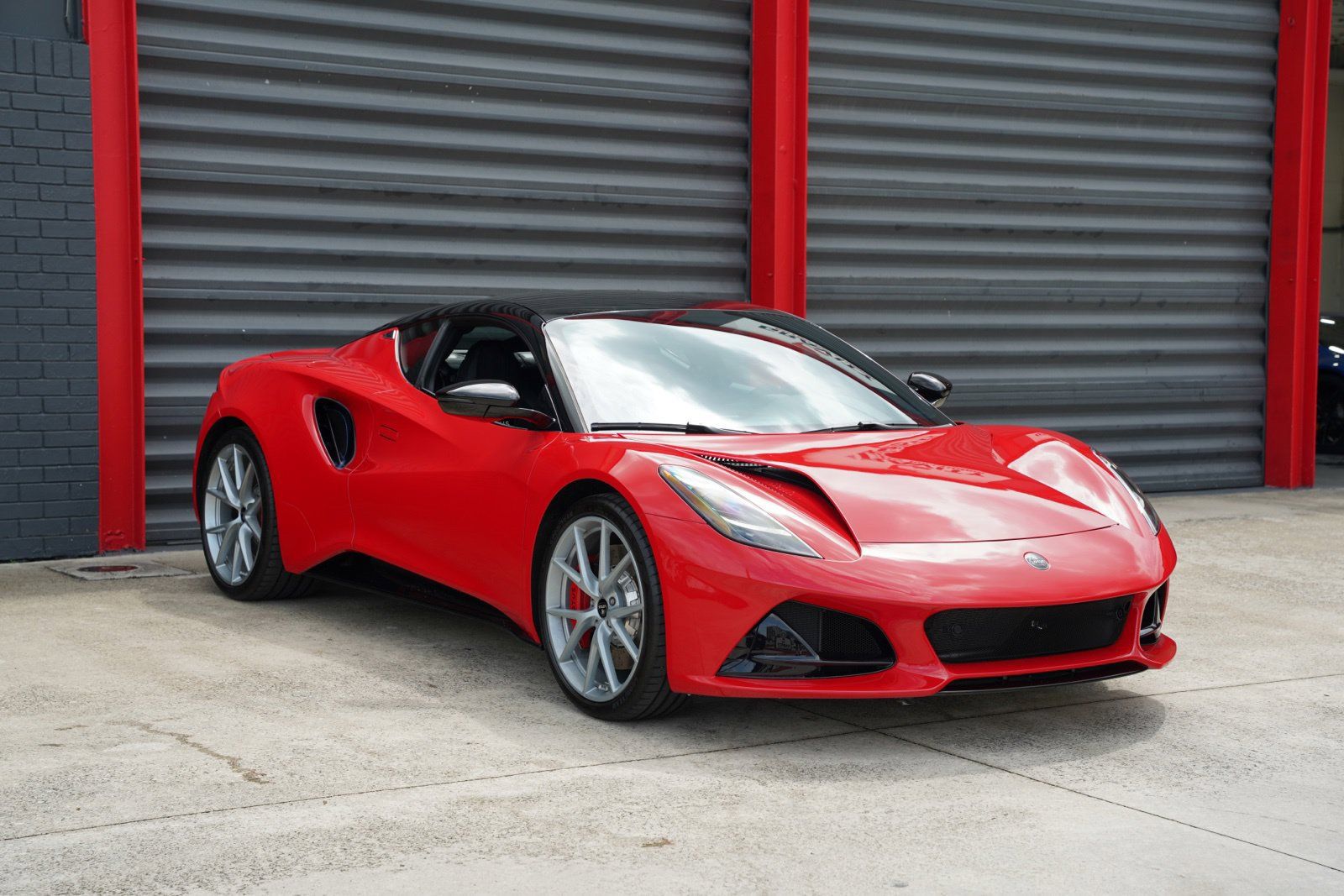 Used 2025 Lotus Emira RWD image 16
