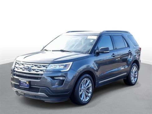 Used 2019 Ford Explorer XLT w/ Equipment Group 202A image 4