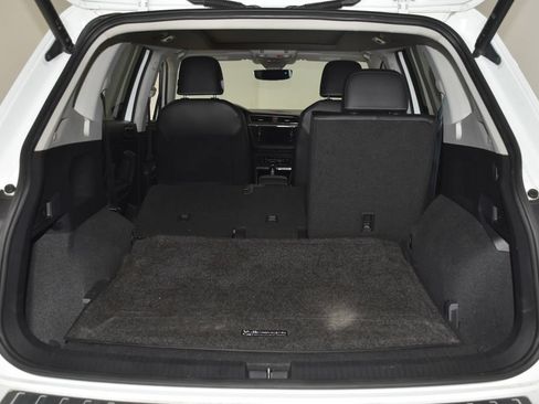 Used 2022 Volkswagen Tiguan SE AWD/4WD image 30