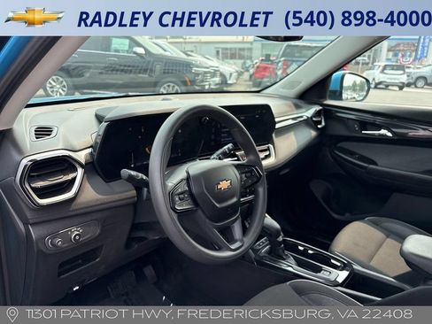 Used 2025 Chevrolet TrailBlazer LT AWD/4WD image 4