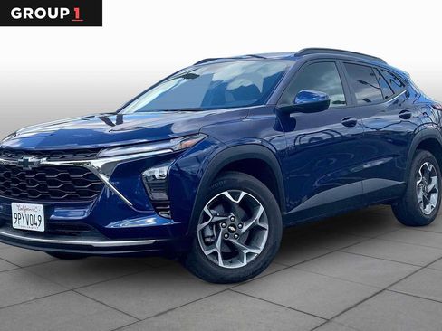 Used 2024 Chevrolet Trax LT w/ Driver Confidence Package FWD image 1