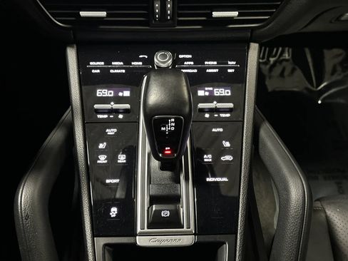 Used 2022 Porsche Cayenne AWD/4WD image 31