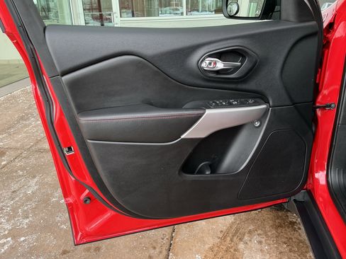 Used 2017 Jeep Cherokee Trailhawk w/ Cold Weather Group image 14