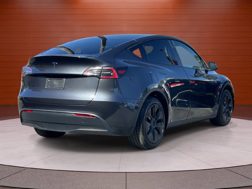 Used 2025 Tesla Model Y Long Range RWD image 4