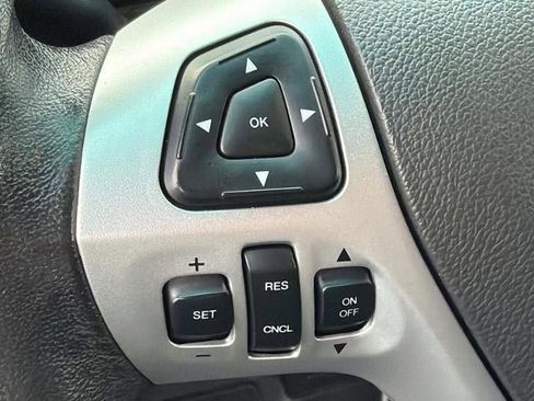 Used 2015 Ford Explorer XLT image 41