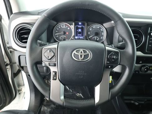 Used 2017 Toyota Tacoma SR5 image 10