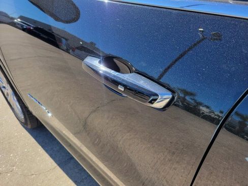 Used 2024 GMC Acadia Denali image 11