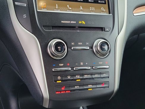 Used 2019 Lincoln MKC Select w/ Select Plus Package image 28