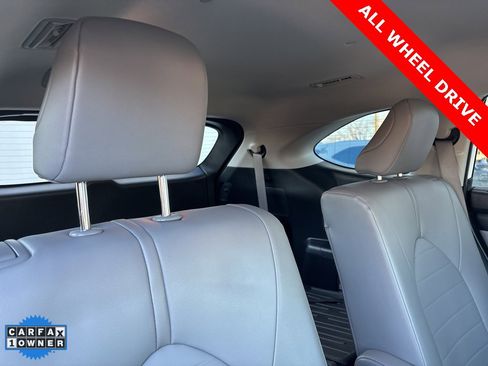 Used 2020 Toyota Highlander XLE image 26