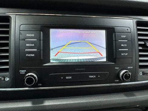 Used 2018 Kia Sedona L FWD image 4