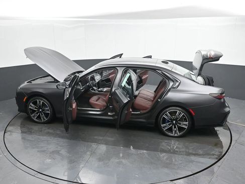 Used 2023 BMW i7 xDrive60 image 58