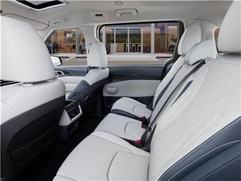 New 2026 Kia Carnival SX image 18