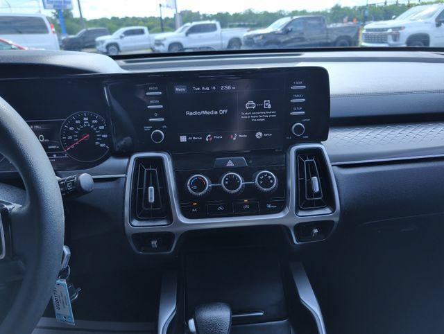 Used 2022 Kia Sorento LX AWD/4WD image 17