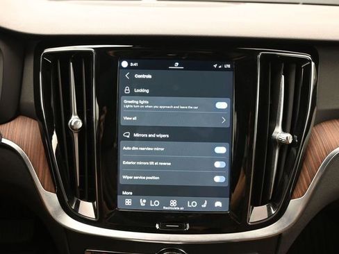 Used 2023 Volvo V60 B5 Cross Country Plus w/ Climate Package image 17