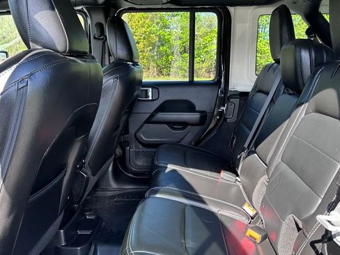 Used 2018 Jeep Wrangler Unlimited Sahara AWD/4WD image 21