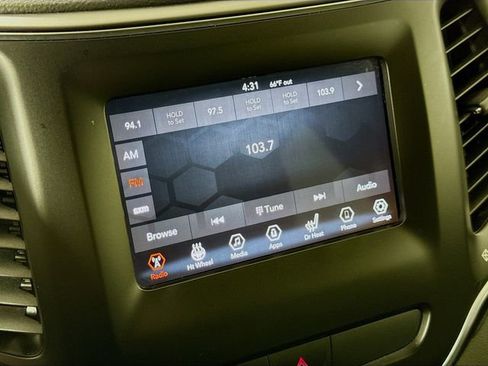 Used 2019 Jeep Cherokee Latitude Plus w/ Cold Weather Group image 15