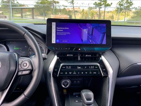 Certified 2024 Toyota Venza XLE image 7