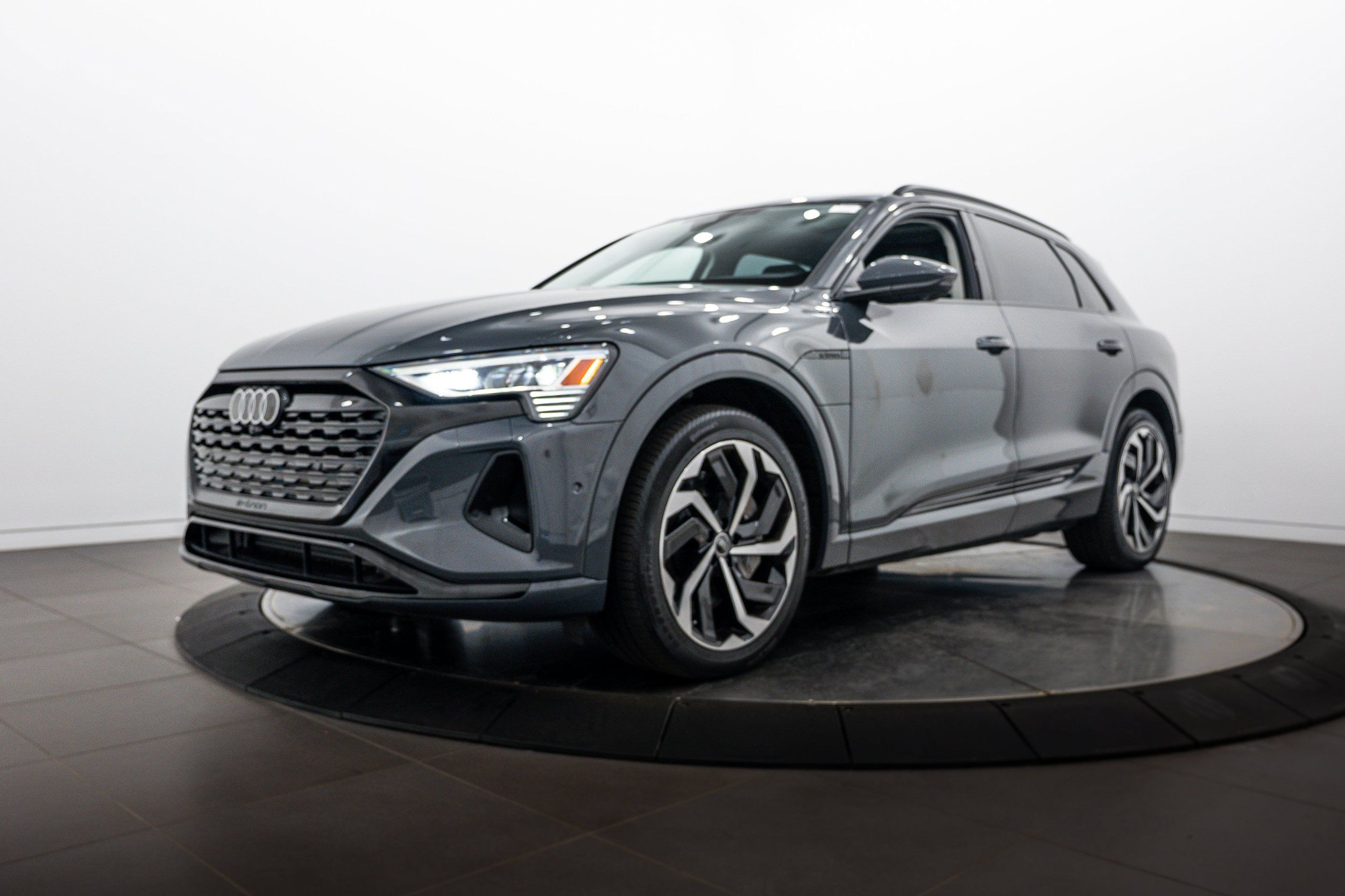 Certified 2024 Audi Q8 e-tron Premium Plus AWD/4WD image 6
