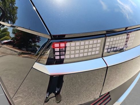 Used 2025 Hyundai Ioniq 5 SEL RWD image 40