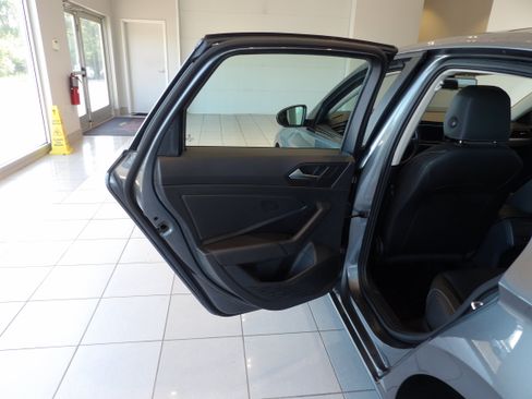 Used 2019 Volkswagen Jetta SE w/ Cold Weather Package FWD image 15