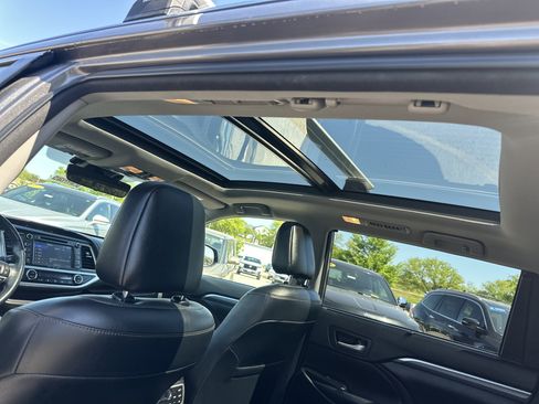Used 2018 Toyota Highlander Limited Platinum w/ Protection Package #3 AWD/4WD image 17
