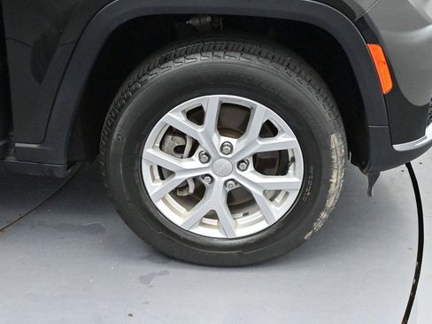 Used 2023 Jeep Grand Cherokee L Limited AWD/4WD image 39