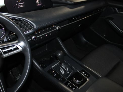 Used 2020 MAZDA MAZDA3 Sedan FWD image 19
