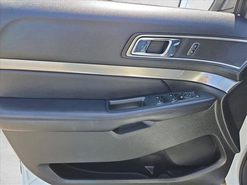 Used 2018 Ford Explorer XLT FWD image 10