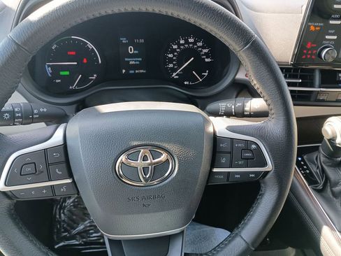 Used 2021 Toyota Sienna XLE image 21