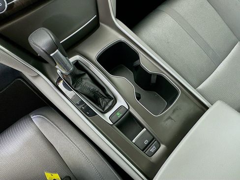 Used 2019 Honda Accord EX image 16