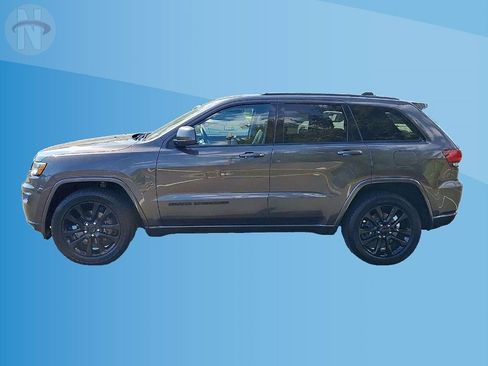 Used 2020 Jeep Grand Cherokee Altitude AWD/4WD image 5