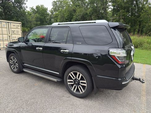Used 2018 Toyota 4Runner Limited AWD/4WD image 4