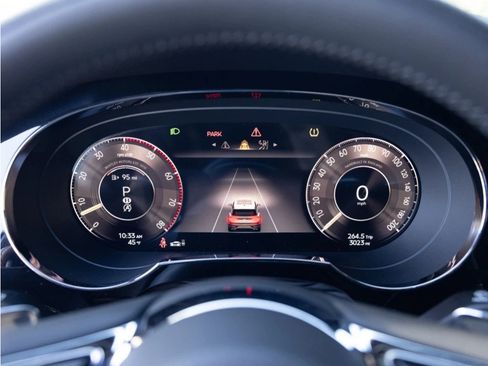 Certified 2024 Bentley Bentayga Extended Wheelbase image 38