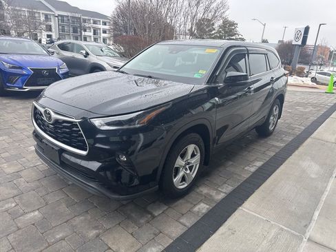 Used 2021 Toyota Highlander LE image 27