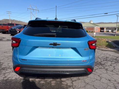 Used 2025 Chevrolet Trax RS w/ Sunroof Package FWD image 7