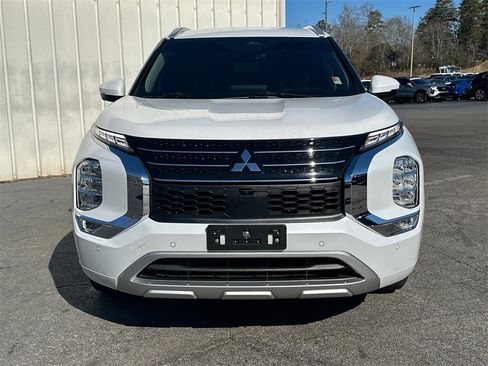 Used 2024 Mitsubishi Outlander SEL image 3