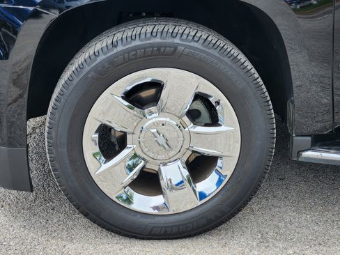 Used 2018 Chevrolet Tahoe Premier AWD/4WD image 32