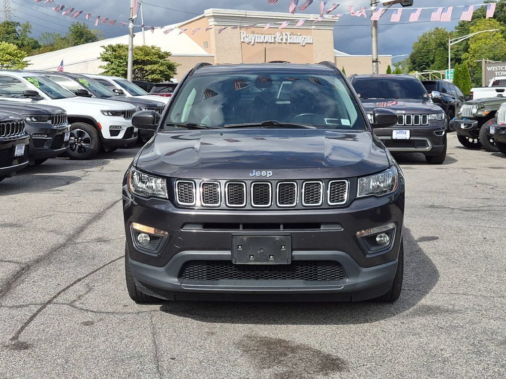 Used 2019 Jeep Compass Latitude w/ Cold Weather Group AWD/4WD image 2