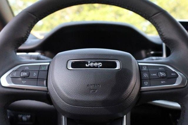 Used 2025 Jeep Compass Limited AWD/4WD image 9