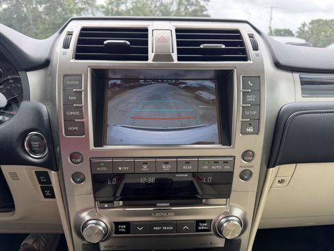 Used 2020 Lexus GX 460 Premium w/ Premium Package AWD/4WD image 14