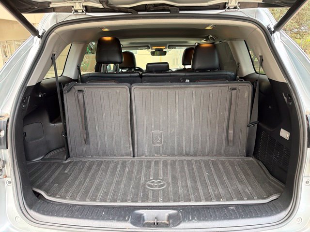 Used 2017 Toyota Highlander XLE AWD/4WD image 4