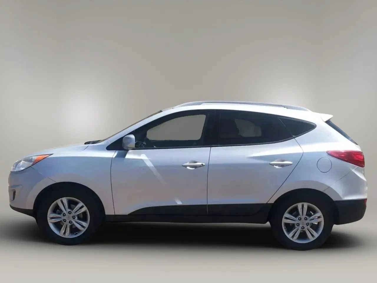 Used 2011 Hyundai Tucson GLS FWD image 3
