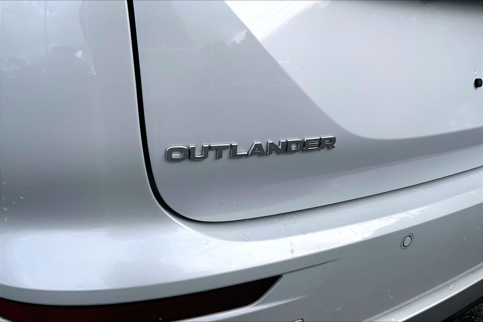 Used 2025 Mitsubishi Outlander 4WD Plug-In Hybrid image 16