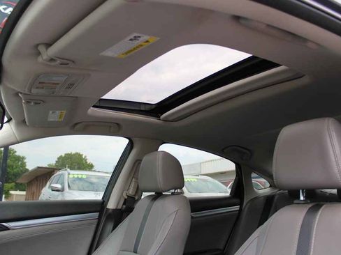 Used 2017 Honda Civic EX-L image 12