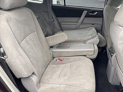 Used 2013 Toyota Highlander Plus image 16