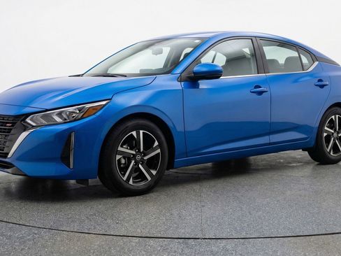 Used 2025 Nissan Sentra SV image 3